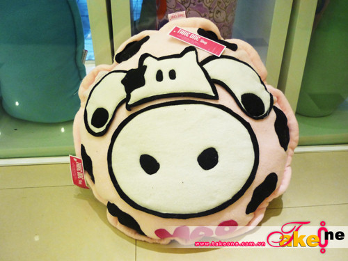 Khi nằm ngủ với một chiếc gối có chiều cao vừa phải, nghĩa là không quá cao và không quá thấp, lại được mẹ giặt sạch thơm tho thì việc bé ngủ ngon là điều không khó rồi. Xinh xinh với gối tròn mềm mại, có hình bò sữa. Khi nằm ngủ với một chiếc gối có chiều cao vừa phải, nghĩa là không quá cao và không quá thấp, lại được mẹ giặt sạch thơm tho thì việc bé ngủ ngon là điều không khó rồi. Xinh xinh với gối tròn mềm mại, có hình bò sữa.