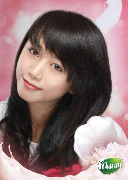 Gương mặt xinh xắn khiến Thiên Di đã từng trở thành gương mặt quảng cáo của Yo Most. Gương mặt xinh xắn khiến Thiên Di đã từng trở thành gương mặt quảng cáo của Yo Most.