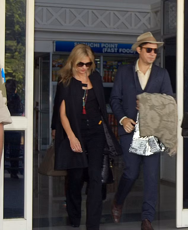 Khách mời cũng là những nhân vật VIP trong làng giải trí như cặp vợ chồng siêu mẫu Kate Moss và Jamice Hince, Bob Geldof, Sarah Ferguson và Dianan Ross. Họ sẽ được tiếp đón trong một không gian của buổi tiệc hào nhoáng và sa hoa nhất từ trước tới giờ.