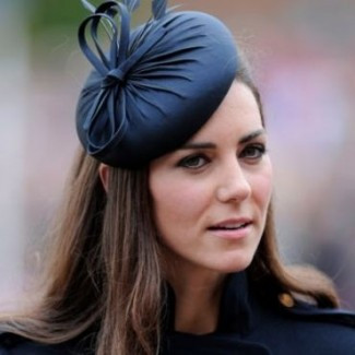 Ông John Sullivan trò chuyện cùng công nương về cuộc sống người dân nơi đây.