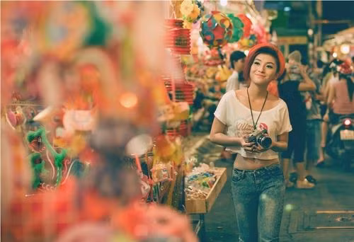 ...Quỳnh cũng sẽ mua cho các em nhiều đèn ông sao để mong các em có được một cái Tết Trung thu ấm áp, hạnh phúc. ...Quỳnh cũng sẽ mua cho các em nhiều đèn ông sao để mong các em có được một cái Tết Trung thu ấm áp, hạnh phúc.