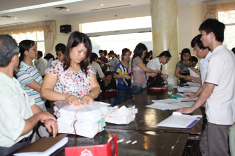 Bàn giao hồ sơ ĐKDT ĐH, CĐ cho các trường. Ảnh: gdtd.vn