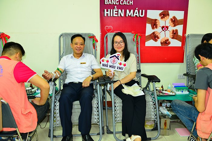 Trong ngày hội hiến máu của Trường Đại học Hàng hải Việt Nam đã thu về 550 đơn vị máu (Ảnh: TK) GDVN_dhhh-hien-mau-4.jpg