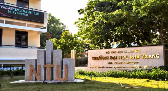 dai-hoc-nha-trang.jpg