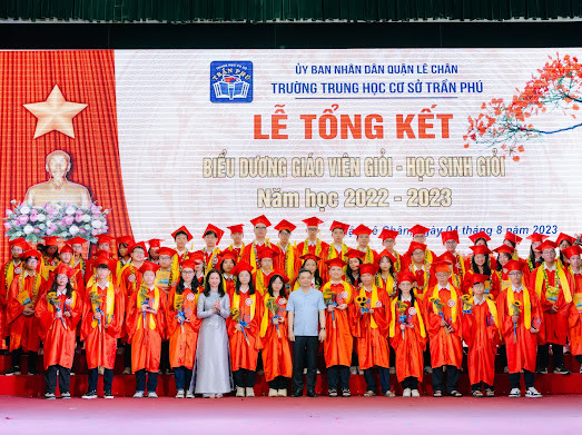 Trường Trung học cơ sở Trần Phú biểu dương học sinh giỏi năm học 2022-2023 (Ảnh: MT)