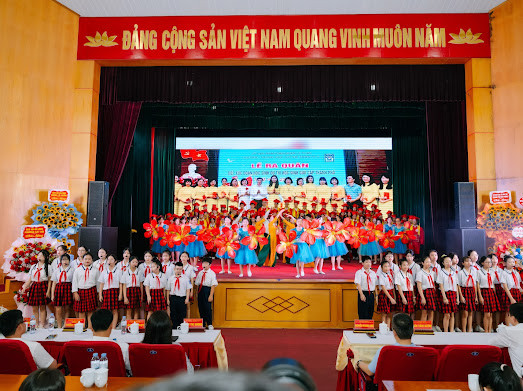 Nhiều tiết mục văn nghệ đặc sắc tại lễ biểu dương giáo viên giỏi, học sinh giỏi của Trường Trung học cơ sở Trần Phú (Ảnh: MT)