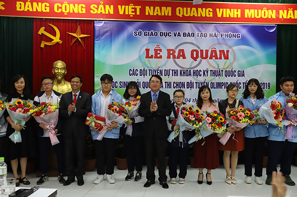 Lãnh đạo thành phố Hải Phòng động viên các đội tuyển (Ảnh: CTV) Lãnh đạo thành phố Hải Phòng động viên các đội tuyển (Ảnh: CTV)