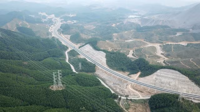 Cao tốc Hạ Long- Vân Đồn qua huyện Hoành Bồ (Quảng Ninh) (Ảnh: CTV)