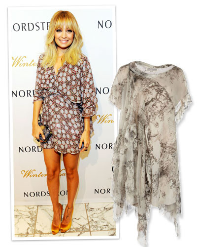 Dáng người nhỏ bé Một cô gái nhỏ nhắn nên chọn váy ngắn trên gối, dùng thêm một thắt lưng nhỏ để phân chia tỷ lệ cơ thể một cách hoàn hảo, nhìn bạn sẽ cao hơn. Chất liệu chiffon thanh tao và bay bổng nhìn bạn sẽ thêm phần nữ tính. Xem thêm: Bộ sưu tập váy xinh chào hè 2012. Dáng người nhỏ bé Một cô gái nhỏ nhắn nên chọn váy ngắn trên gối, dùng thêm một thắt lưng nhỏ để phân chia tỷ lệ cơ thể một cách hoàn hảo, nhìn bạn sẽ cao hơn. Chất liệu chiffon thanh tao và bay bổng nhìn bạn sẽ thêm phần nữ tính. Xem thêm: Bộ sưu tập váy xinh chào hè 2012.