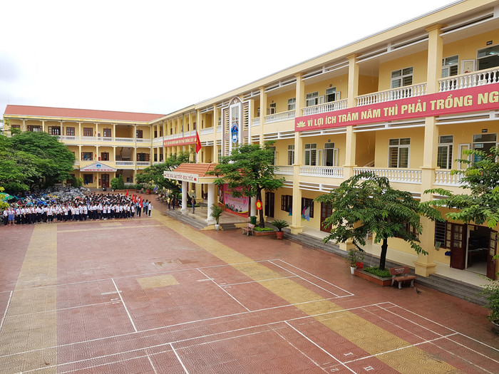 Trường Trung học cơ sở Dư Hàng Kênh được đầu tư khang trang, hiện đại, đáp ứng yêu cầu dạy và học. (Ảnh: Lã Tiến)