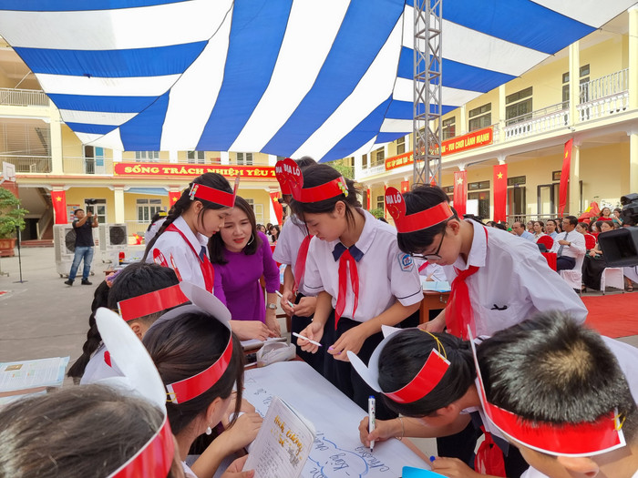 Các em học sinh tự tin thể hiện phẩm chất năng lực qua tiết dạy (Ảnh: Lã Tiến)