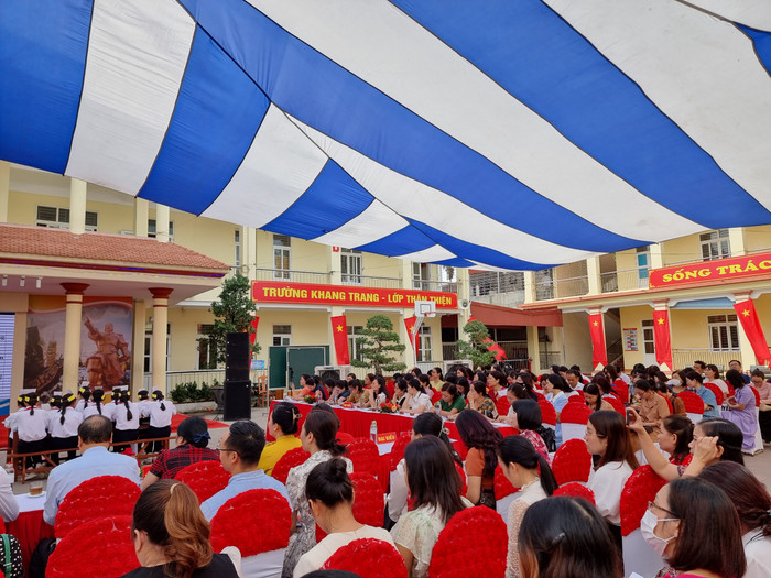 Đông đảo cán bộ, giáo viên dạy Ngữ văn các Trường THCS về dự chuyên đề (Ảnh: Lã Tiến)