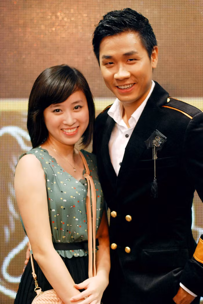 Chương trình được dẫn dắt bởi Nguyễn Khang.