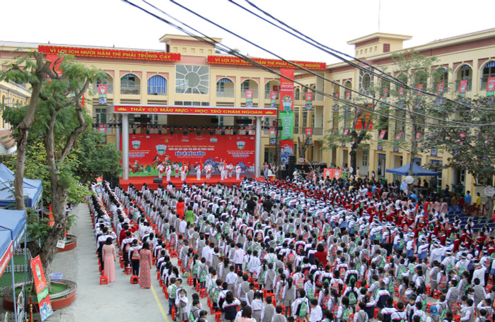 Hàng trăm em học sinh tiểu học của quận Ngô Quyền (Hải Phòng) hưởng ứng chương trình bảo vệ môi trường (Ảnh: Lã Tiến) Hàng trăm em học sinh tiểu học của quận Ngô Quyền (Hải Phòng) hưởng ứng chương trình bảo vệ môi trường (Ảnh: Lã Tiến)