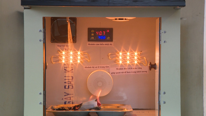 Mô hình thiết bị báo và chữa cháy tự động do nhóm nữ sinh Phương Linh sáng chế (Ảnh: CTV) Mô hình thiết bị báo và chữa cháy tự động do nhóm nữ sinh Phương Linh sáng chế (Ảnh: CTV)