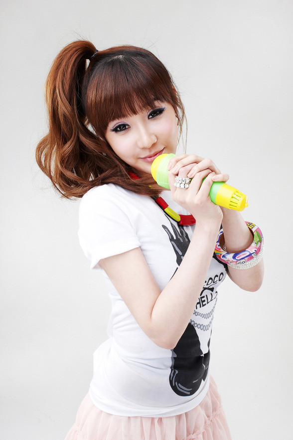 Park Bom Park Bom của 2NE1 chọn cho mình chế độ ăn rau diếp với nhiều chất xơ và ít calo để có vóc dáng cao đẹp. Xem thêm: Eo thon, da trắng với mộc nhĩ / Thời trang sao Việt.