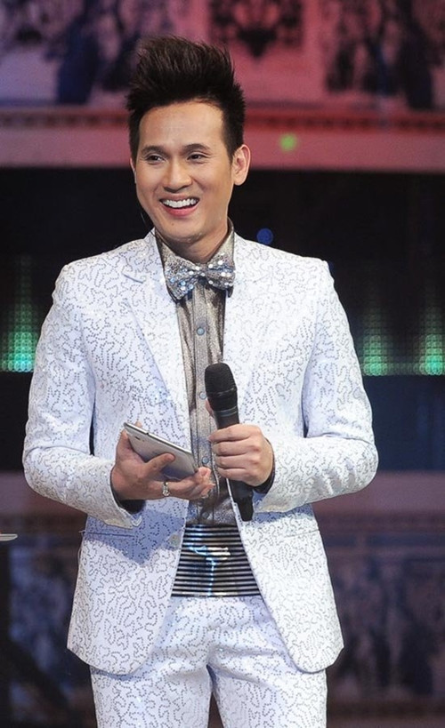 "Tạo áp lực cho ban giám khảo là chuyện bình thường trong một show truyền hình thực tế" "Tạo áp lực cho ban giám khảo là chuyện bình thường trong một show truyền hình thực tế"