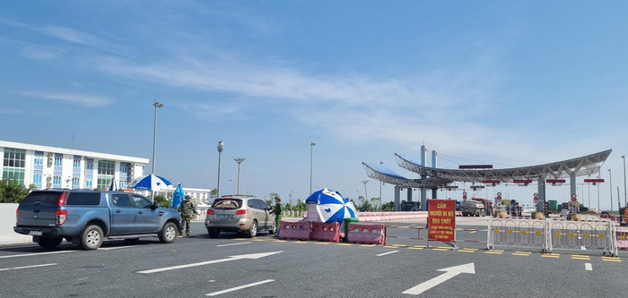 Công dân Quảng Ninh được miễn kinh phí xét nghiệm sàng lọc, cách ly tập và triển khai tiêm vắc xin (ảnh: Phương Linh) Công dân Quảng Ninh được miễn kinh phí xét nghiệm sàng lọc, cách ly tập và triển khai tiêm vắc xin (ảnh: Phương Linh)