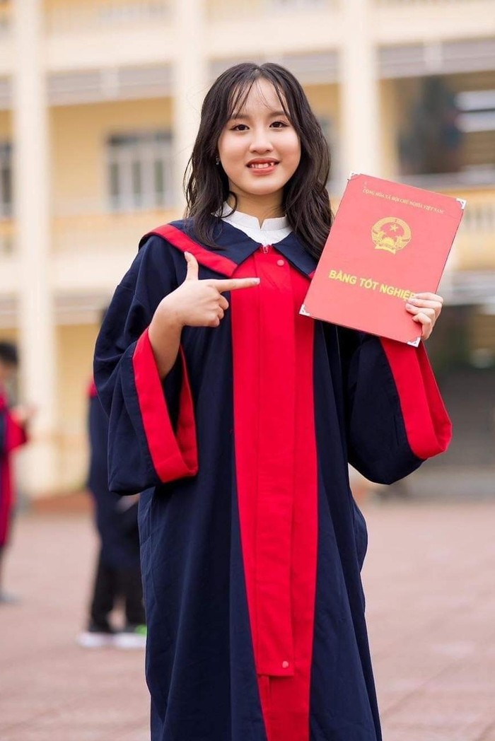 Tô Ngọc Khánh Chi, học sinh lớp 9A Trường Trung học cơ sở Quán Toan là thủ khoa kỳ thi vào lớp 10 năm học 2024 - 2025 ở Hải Phòng (Ảnh: NCVV) thu-khoa-hp-1.jpg