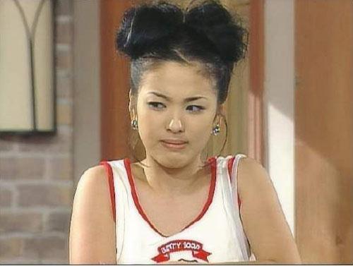 Cô nàng Oh Hye-gyo chảnh chọe của Song Hye Kyo trong Soonpoong Clinic. Cô nàng Oh Hye-gyo chảnh chọe của Song Hye Kyo trong Soonpoong Clinic.