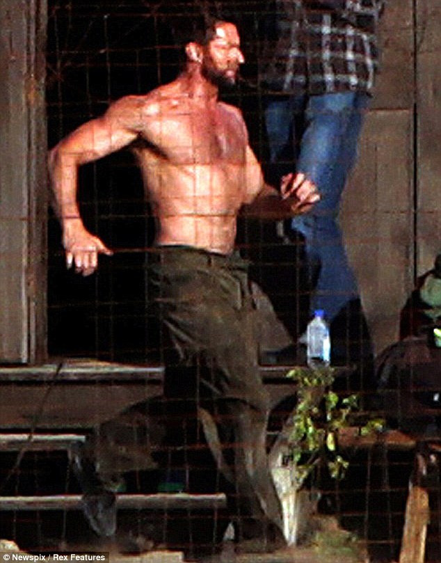 Hình ảnh Hugh Jackman trên phim trường phim "Người sói". Ảnh. Newspix. Hình ảnh Hugh Jackman trên phim trường phim "Người sói". Ảnh. Newspix.