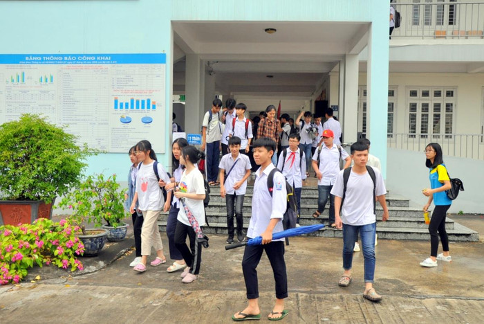 Công tác tổ chức kỳ thi vào lớp 10 Trung học phổ thông chuyên Hạ Long năm học 2019-2020 diễn ra an toàn, nghiêm túc (Ảnh: CTV) Công tác tổ chức kỳ thi vào lớp 10 Trung học phổ thông chuyên Hạ Long năm học 2019-2020 diễn ra an toàn, nghiêm túc (Ảnh: CTV)
