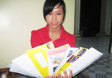 Giấy báo trúng tuyển tới tấp gửi về (ảnh minh họa)