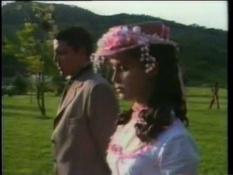 Maria và Rodolfo quen rồi yêu nhau trên chuyến tàu trên đường trở về Araruna. Maria và Rodolfo quen rồi yêu nhau trên chuyến tàu trên đường trở về Araruna.