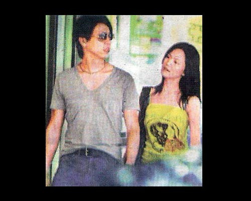 Nam ca sĩ Đào Triết và nữ trợ lý trẻ từng bị bắt gặp hôn nhau ngoài đường sau khi nam ca sĩ này từ quán bar về và gọi cho nữ trợ lý đến đón. Sau đó thì những tin đồn về mối quan hệ của hai người thường liên quan đến chuyện tình cảm nam nữ hơn là công việc. Nam ca sĩ Đào Triết và nữ trợ lý trẻ từng bị bắt gặp hôn nhau ngoài đường sau khi nam ca sĩ này từ quán bar về và gọi cho nữ trợ lý đến đón. Sau đó thì những tin đồn về mối quan hệ của hai người thường liên quan đến chuyện tình cảm nam nữ hơn là công việc.