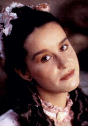 Cô chủ nhỏ Mary Graças Ferreira (do nữ diễn viên Lucélia Santos đóng) Cô chủ nhỏ Mary Graças Ferreira (do nữ diễn viên Lucélia Santos đóng)