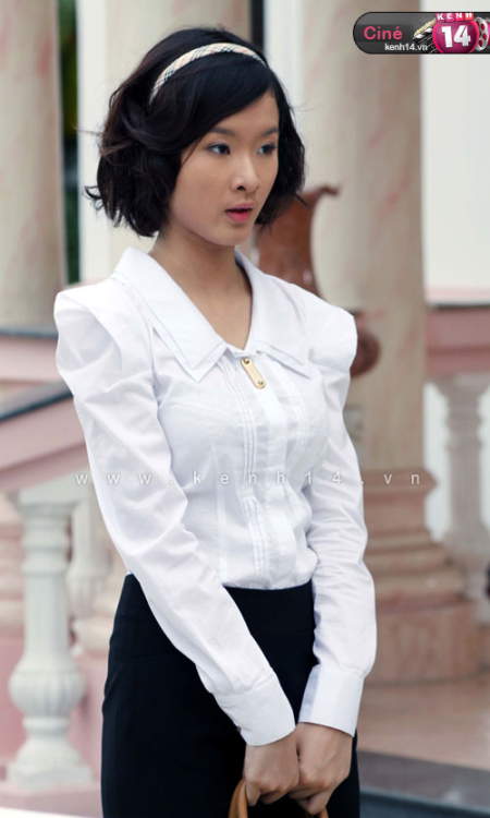 "Bà mẹ nhí" Phương Trinh xinh xắn với bờm kẻ trơn đơn giản. Hiên tại, Phương Trinh theo đuổi hình tượng cô gái trưởng thành, sexy. Nhưng ấn tượng về một cô học trò ngây thơ, trong sáng vẫn in đậm trong tâm trí khán giả. "Bà mẹ nhí" Phương Trinh xinh xắn với bờm kẻ trơn đơn giản. Hiên tại, Phương Trinh theo đuổi hình tượng cô gái trưởng thành, sexy. Nhưng ấn tượng về một cô học trò ngây thơ, trong sáng vẫn in đậm trong tâm trí khán giả.