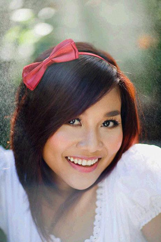 Thanh Hằng ngọt ngào và cực kỳ nữ tính với bờm nơ hồng. Thanh Hằng ngọt ngào và cực kỳ nữ tính với bờm nơ hồng.