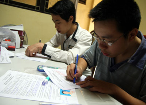 Thí sinh cần tra cứu kỹ các thông tin để tránh nhầm lẫn khi ghi phiếu, ảnh hưởng đến nguyện vọng và quyền lợi.Ảnh: Khánh Nguyên Thí sinh cần tra cứu kỹ các thông tin để tránh nhầm lẫn khi ghi phiếu, ảnh hưởng đến nguyện vọng và quyền lợi.Ảnh: Khánh Nguyên