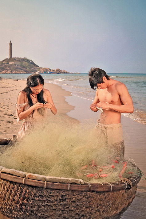 Trong điều kiện thời tiết khắc nghiệt như vậy, cả hai vẫn phải trần mình quay liên tục nhiều giờ. Trong điều kiện thời tiết khắc nghiệt như vậy, cả hai vẫn phải trần mình quay liên tục nhiều giờ.