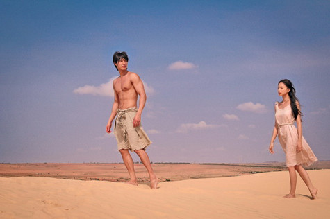 Tập phim chỉ vỏn vẹn khoảng 20 phút, nhưng khá hấp dẫn và lôi cuốn bởi vẻ đẹp mê hồn của vùng biển Phan Thiết. Bên cạnh đó, không thể không nhắc đến sức quyến rũ từ phía hai diễn viên chính, với trang phục giản dị nhưng giúp họ khoe được cơ thể hoàn mỹ. Tập phim chỉ vỏn vẹn khoảng 20 phút, nhưng khá hấp dẫn và lôi cuốn bởi vẻ đẹp mê hồn của vùng biển Phan Thiết. Bên cạnh đó, không thể không nhắc đến sức quyến rũ từ phía hai diễn viên chính, với trang phục giản dị nhưng giúp họ khoe được cơ thể hoàn mỹ.