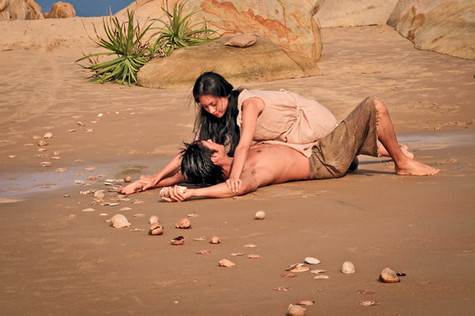 Khác với vẻ mạnh mẽ trong các phim “Dòng máu anh hùng”, “Bẫy rồng”… trong phim ngắn này Ngô Thanh Vân khá mong manh và hay mơ mộng. Khác với vẻ mạnh mẽ trong các phim “Dòng máu anh hùng”, “Bẫy rồng”… trong phim ngắn này Ngô Thanh Vân khá mong manh và hay mơ mộng.