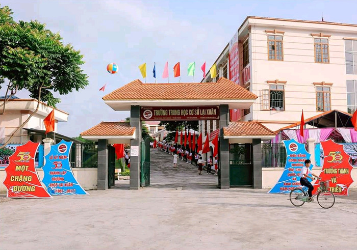 Hiệu trưởng Trường Trung học cơ sở Lại Xuân lên tiếng về nội dung phản ánh các khoản thu tại nhà trường (Ảnh: phụ huynh cung cấp) Hiệu trưởng Trường Trung học cơ sở Lại Xuân lên tiếng về nội dung phản ánh các khoản thu tại nhà trường (Ảnh: phụ huynh cung cấp)