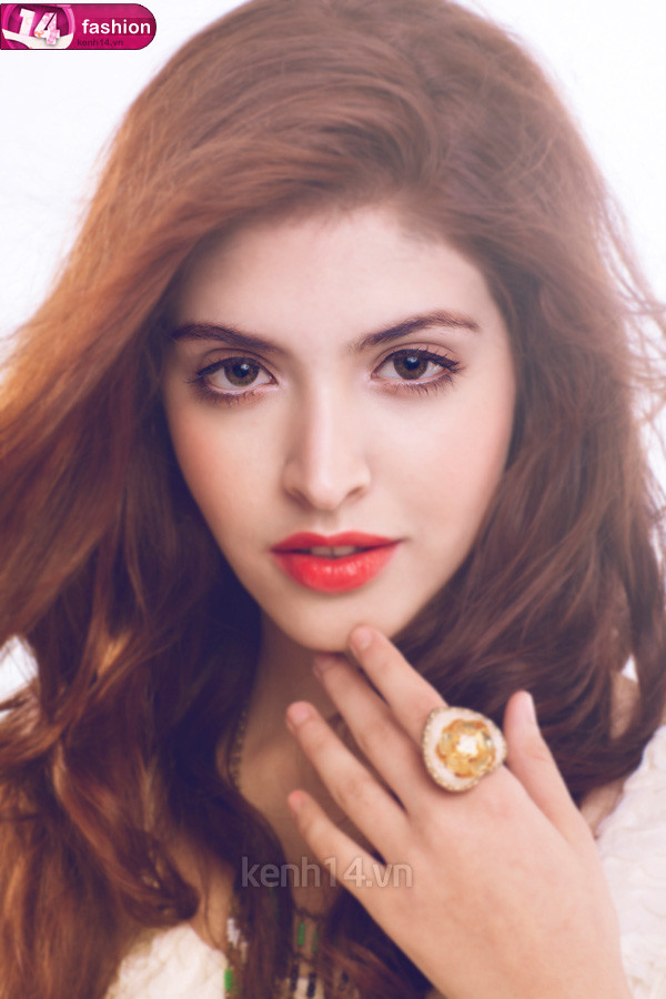 Công việc giao tiếp đòi hỏi bạn phải thường xuyên dành thời gian cho các buổi dạ tiệc. Bạn băn khoăn không biết trang điểm sao cho thật đẹp và nổi bật? Cẩm nang đẹp sẽ giúp bạn. (Ảnh: kenh14) Xem thêm: 7 nguyên tắc vàng giúp trang điểm đẹp/ Nghệ thuật chăm sóc da trắng mịn. Công việc giao tiếp đòi hỏi bạn phải thường xuyên dành thời gian cho các buổi dạ tiệc. Bạn băn khoăn không biết trang điểm sao cho thật đẹp và nổi bật? Cẩm nang đẹp sẽ giúp bạn. (Ảnh: kenh14) Xem thêm: 7 nguyên tắc vàng giúp trang điểm đẹp/ Nghệ thuật chăm sóc da trắng mịn.