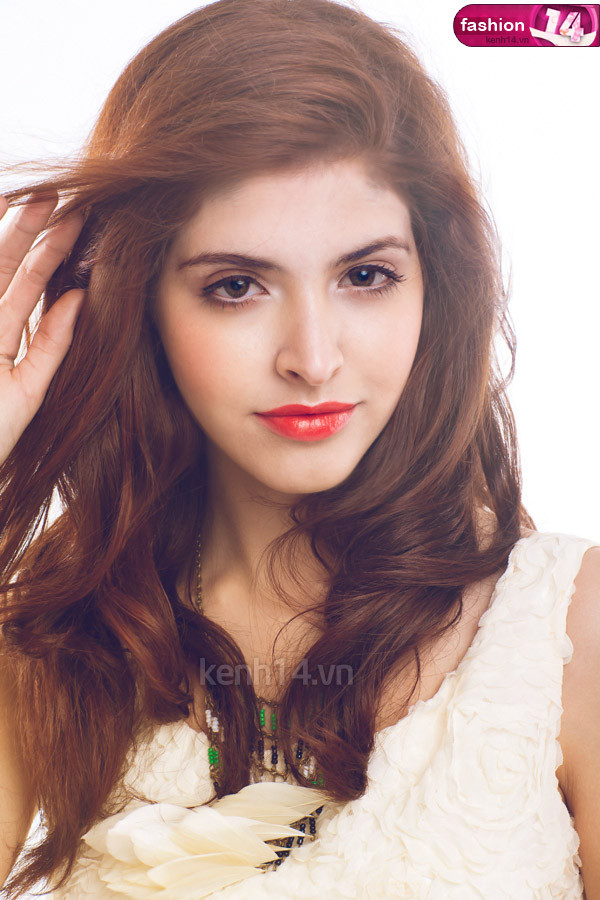 Điều đầu tiên bạn cần lưu ý đó là điểm tô đôi mắt mang tông màu cà phê sữa. Tông màu này không chỉ giúp đôi mắt bạn có chiều sâu hơn mà còn tạo cảm giác mắt to, thoáng nét dịu dàng, (Ảnh: kenh14) Xem thêm: 7 nguyên tắc vàng giúp trang điểm đẹp/ Nghệ thuật chăm sóc da trắng mịn. Điều đầu tiên bạn cần lưu ý đó là điểm tô đôi mắt mang tông màu cà phê sữa. Tông màu này không chỉ giúp đôi mắt bạn có chiều sâu hơn mà còn tạo cảm giác mắt to, thoáng nét dịu dàng, (Ảnh: kenh14) Xem thêm: 7 nguyên tắc vàng giúp trang điểm đẹp/ Nghệ thuật chăm sóc da trắng mịn.