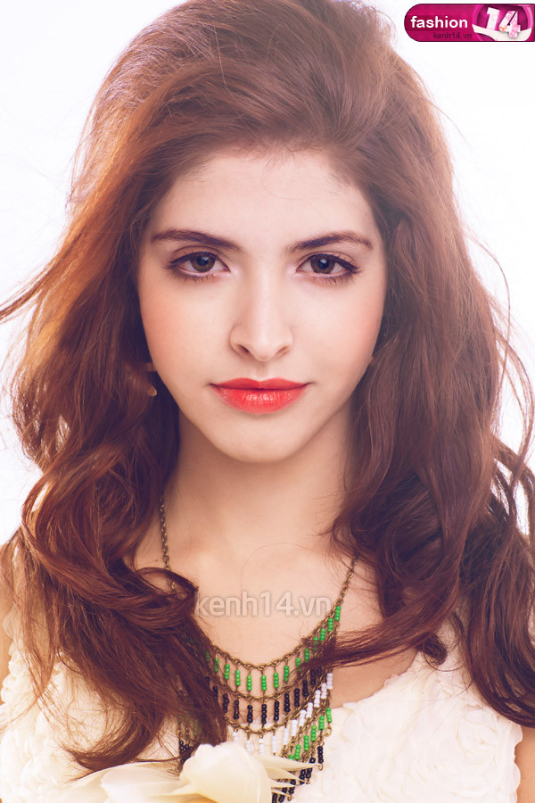 Bạn đã chọn màu mắt cà phê, không có lý do gì để bạn bỏ qua phấn cam hồng. Màu má này không chỉ tạo đường link với màu mắt mà còn làm bừng sáng gương mặt bạn. (Ảnh: kenh14) Xem thêm: 7 nguyên tắc vàng giúp trang điểm đẹp/ Nghệ thuật chăm sóc da trắng mịn. Bạn đã chọn màu mắt cà phê, không có lý do gì để bạn bỏ qua phấn cam hồng. Màu má này không chỉ tạo đường link với màu mắt mà còn làm bừng sáng gương mặt bạn. (Ảnh: kenh14) Xem thêm: 7 nguyên tắc vàng giúp trang điểm đẹp/ Nghệ thuật chăm sóc da trắng mịn.