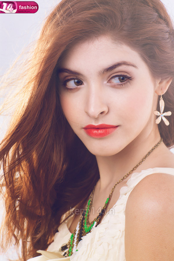 Màu má hồng là lựa chọn tối ưu? Chưa chắc. Lựa màu má là cả một nghệ thuật, cho thấy được gu thẩm mỹ tinh tế của người phụ nữ. (Ảnh: kenh14) Xem thêm: 7 nguyên tắc vàng giúp trang điểm đẹp/ Nghệ thuật chăm sóc da trắng mịn. Màu má hồng là lựa chọn tối ưu? Chưa chắc. Lựa màu má là cả một nghệ thuật, cho thấy được gu thẩm mỹ tinh tế của người phụ nữ. (Ảnh: kenh14) Xem thêm: 7 nguyên tắc vàng giúp trang điểm đẹp/ Nghệ thuật chăm sóc da trắng mịn.