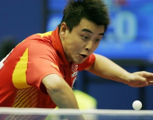 Vương Hạo, VĐV bóng bàn liên tiếp 3 lần đạt HCB. Nhắc đến cái tên Vương Hạo, VĐV bóng bàn số 1 của TQ, trong làng bóng bàn thế giới, cái tên Vương Hạo cũng nếm qua không ít vinh danh từ đây, chỉ khiếm khuyết một điều với anh đó là 1 tấm HCV. Và điều cay đắng nhất là liên tiếp tại 3 kỳ Olympic cũng là 3 kỳ anh về nhì. Với kết cục như vậy, không thể đổ lỗi cho thực lực của Vương Hạo, chỉ còn biết dùng câu “học tài thi phận” để giải thích cho điều nay. Vương Hạo, VĐV bóng bàn liên tiếp 3 lần đạt HCB. Nhắc đến cái tên Vương Hạo, VĐV bóng bàn số 1 của TQ, trong làng bóng bàn thế giới, cái tên Vương Hạo cũng nếm qua không ít vinh danh từ đây, chỉ khiếm khuyết một điều với anh đó là 1 tấm HCV. Và điều cay đắng nhất là liên tiếp tại 3 kỳ Olympic cũng là 3 kỳ anh về nhì. Với kết cục như vậy, không thể đổ lỗi cho thực lực của Vương Hạo, chỉ còn biết dùng câu “học tài thi phận” để giải thích cho điều nay.