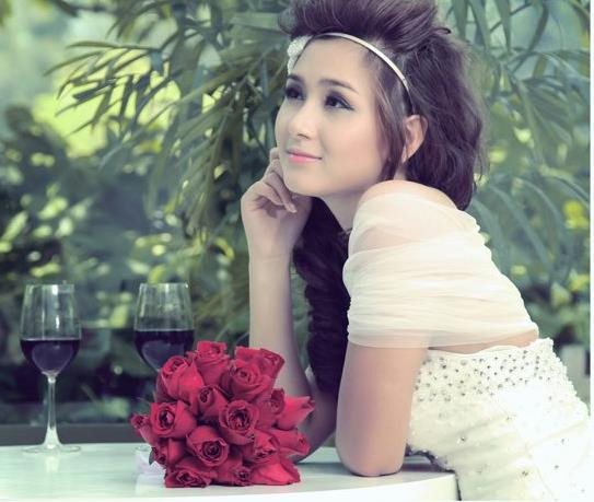 Yến Korea trong tạo hình cô dâu 18 tuổi. Ai may mắn là "chú rể" đây nhỉ? Yến Korea trong tạo hình cô dâu 18 tuổi. Ai may mắn là "chú rể" đây nhỉ?