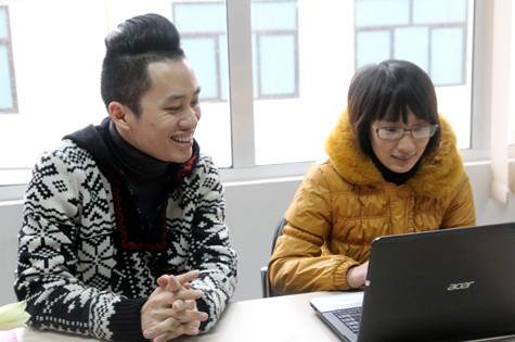 Nam ca sỹ hào hứng trước câu hỏi của độc giả. Nam ca sỹ hào hứng trước câu hỏi của độc giả.