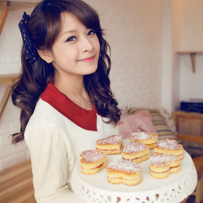 "Tiểu thư bánh mỳ" điệu đà, xinh đẹp. (Ảnh: kenh14) Xem thêm: Bộ sưu tập váy xinh chào hè 2012/ Thời trang sao Việt. "Tiểu thư bánh mỳ" điệu đà, xinh đẹp. (Ảnh: kenh14) Xem thêm: Bộ sưu tập váy xinh chào hè 2012/ Thời trang sao Việt.