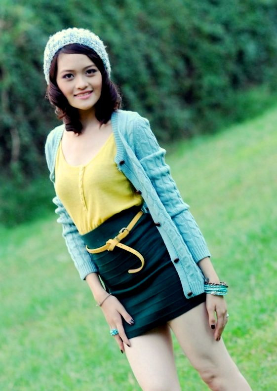 Vóc dáng mảnh mai, đôi chân dài nuột nà, thẳng tắp. Biết đâu trong tương lai không xa, cô bạn này sẽ trở thành... người mẫu cũng nên. Hãy cùng chờ xem. (Ảnh: Giaoduc) Xem thêm: Bộ sưu tập váy xinh chào hè 2012/ Thời trang sao Việt. Vóc dáng mảnh mai, đôi chân dài nuột nà, thẳng tắp. Biết đâu trong tương lai không xa, cô bạn này sẽ trở thành... người mẫu cũng nên. Hãy cùng chờ xem. (Ảnh: Giaoduc) Xem thêm: Bộ sưu tập váy xinh chào hè 2012/ Thời trang sao Việt.