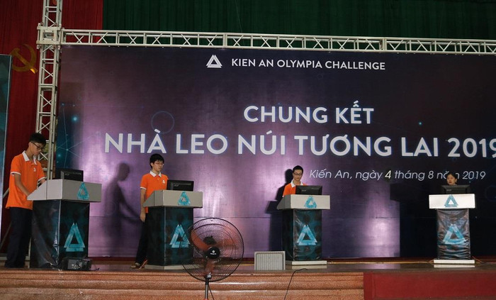 Vòng chung kết Nhà leo núi tương lai Trường Trung học phổ thông Kiến An diễn ra đầy kịch tích (Ảnh: CTV) Vòng chung kết Nhà leo núi tương lai Trường Trung học phổ thông Kiến An diễn ra đầy kịch tích (Ảnh: CTV)