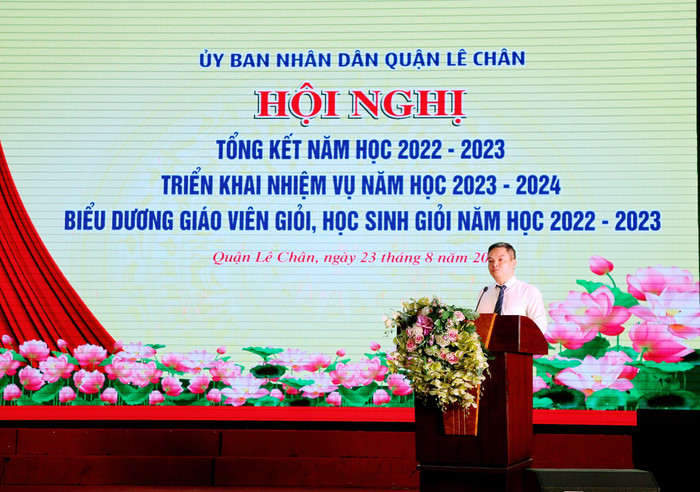 Ông Nguyễn Hoàng Linh – Chủ tịch Uỷ ban nhân dân quận Lê Chân giao nhiệm vụ cho ngành giáo dục và đào tạo quận trong năm học mới (Ảnh: LT) Ông Nguyễn Hoàng Linh – Chủ tịch Uỷ ban nhân dân quận Lê Chân giao nhiệm vụ cho ngành giáo dục và đào tạo quận trong năm học mới (Ảnh: LT)