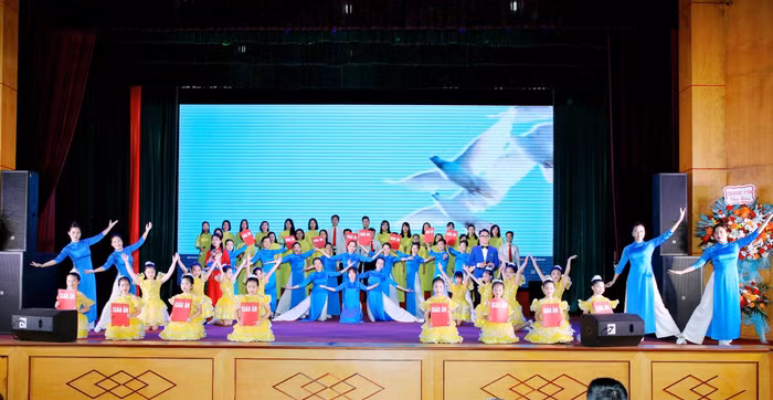 Các tiết mục văn nghệ đặc sắc tại hội nghị tổng kết năm học của ngành giáo dục và đào tạo quận Lê Chân (Ảnh: LT)