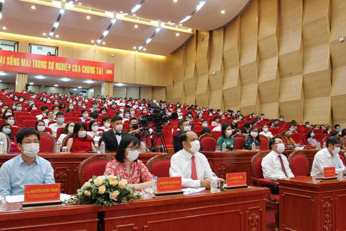 Các đại biểu tham gia Hội thảo: "Thay đổi vì một trường học hạnh phúc" (Ảnh: Lã Tiến) Các đại biểu tham gia Hội thảo: "Thay đổi vì một trường học hạnh phúc" (Ảnh: Lã Tiến)